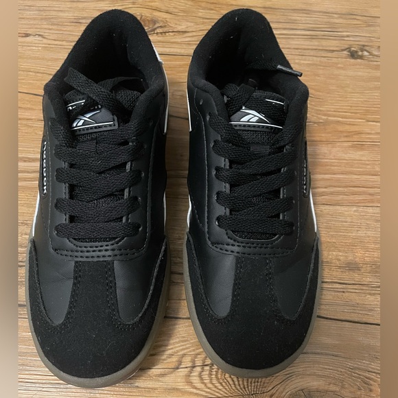 Reebok shoes - Picture 2 of 3